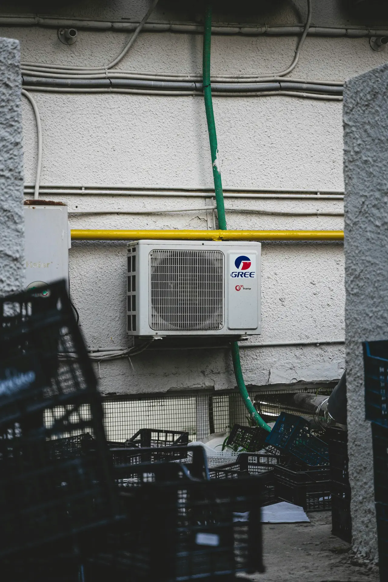 Fan-coil ścienny podłączony do pompy ciepła – chłodzenie i grzanie, realizacja Hydroflex